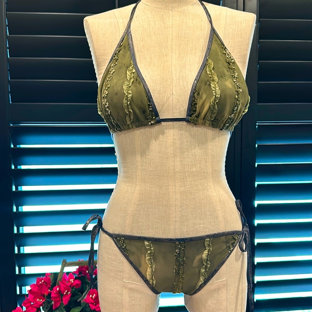 W bikini